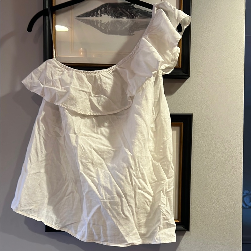 NWT. Old Navy off-White One-Shoulder Cotton Ruffle Top